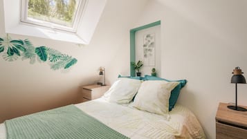 1 bedroom, free WiFi, bed sheets