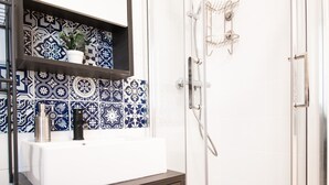 A bathroom with a white sink, dark vanity, and a glass shower enclosure. - Apartment 'Appartement 2 Pièces À Paris' with Wi-Fi (Gentilly)