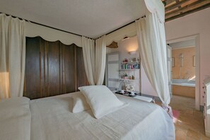 6 habitaciones, escritorio, wifi y ropa de cama