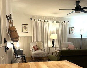 Smart TV - Charming Village Cottage (Hartwick)