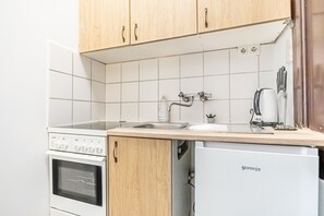 Frigorífic, microones, forn i placa de cuina