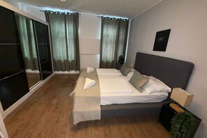 2 bedrooms, iron/ironing board, WiFi, bed sheets