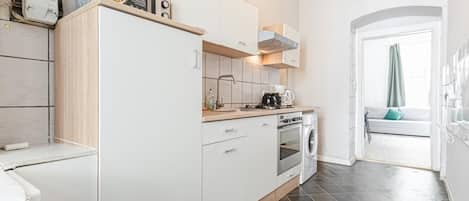 Micro-ondas, fogão, cooktop, cafeteira/chaleira