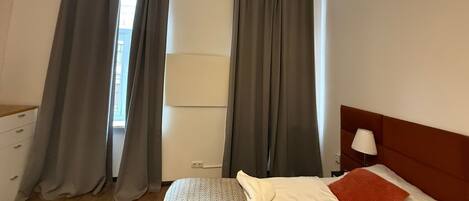 1 habitación, wifi y ropa de cama