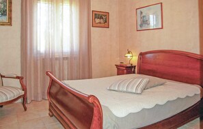 3 bedrooms, free WiFi, bed sheets