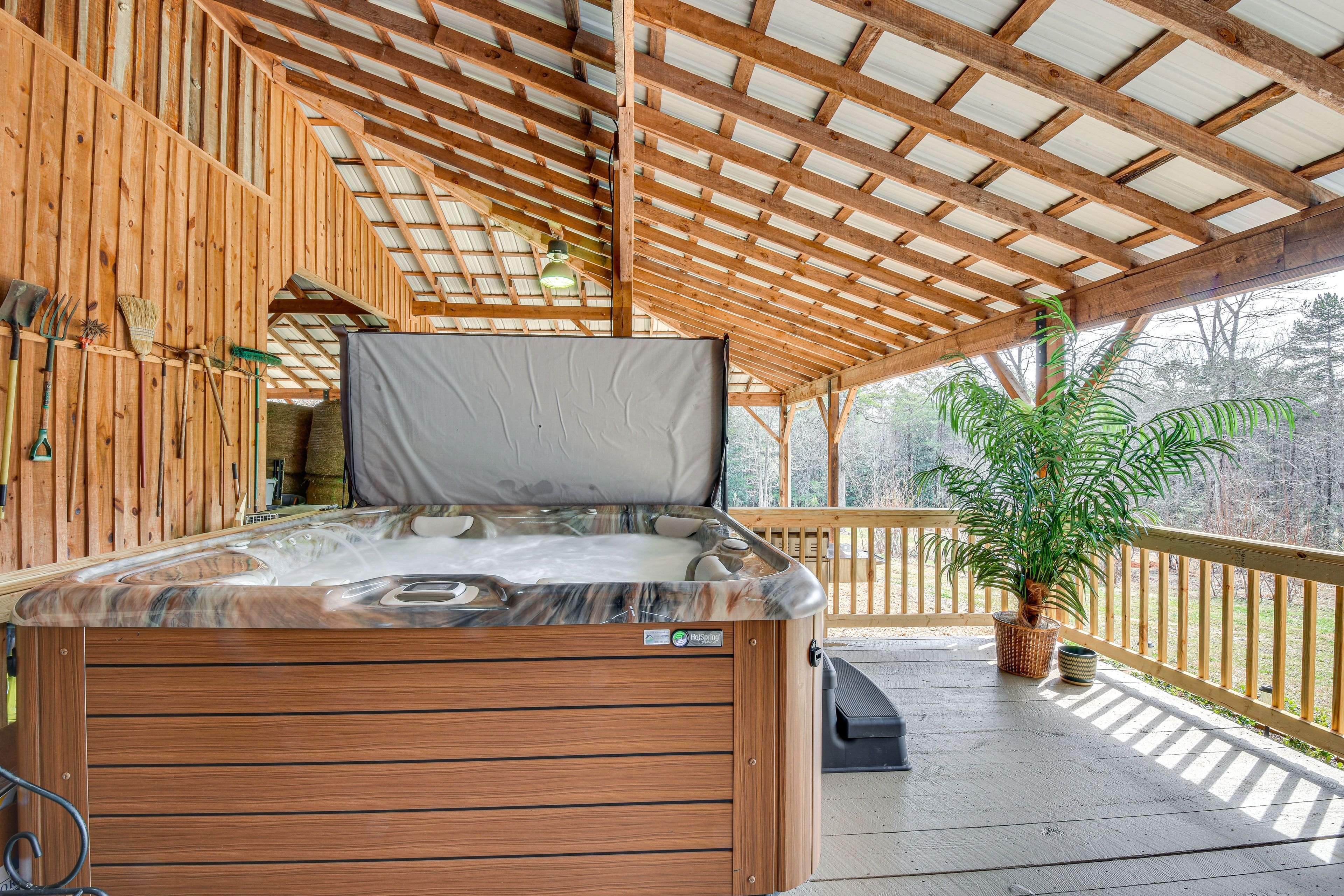 Outdoor spa tub
