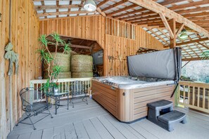Indoor spa tub