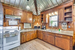 Microwave, toaster, blender, cookware/dishes/utensils
