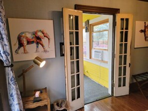 Economy Room, 1 Twin Bed | Individually decorated, individually furnished, blackout drapes