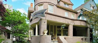 The Kings Throne Inn and Guest House