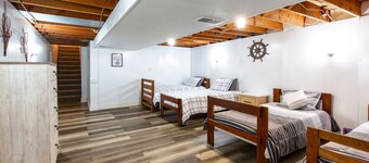 New Spacious Warren Dunes Beach & Winery Retreat w/Hot Tub & Pool Table