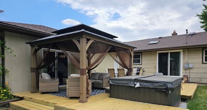 New Spacious Warren Dunes Beach & Winery Retreat w/Hot Tub & Pool Table