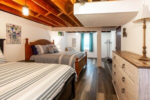 5 bedrooms, iron/ironing board, WiFi, bed sheets