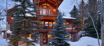Stunning Snowmass Village home, steps away from ski-in/out access & with AC!
