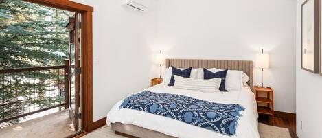 4 soverom, skrivebord, strykejern/-brett og wi-fi