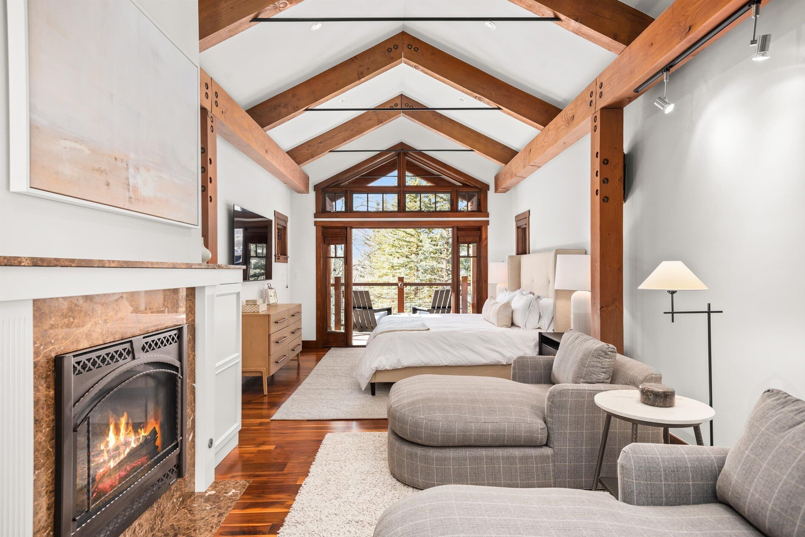 4 bedrooms, desk, iron/ironing board, WiFi