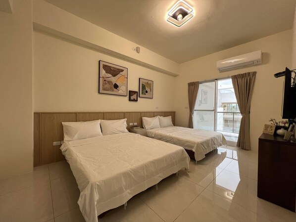 Pillowtop beds, desk, laptop workspace, free WiFi - JUNG HOUSE (Taitung)
