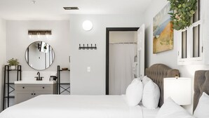 2 室のベッドルーム、アイロン / アイロン台、WiFi (無料)、ベッドシーツ