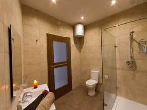 Shower, hair dryer - Apartment 28: One-Bedroom Apartment near St. Julian's (Saint Julian's)