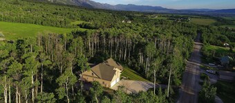 Spacious 5 BR home on the "Ranch"