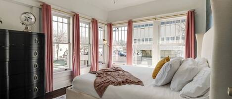 Fer et planche Ă repasser, lit parapluie, Wi-Fi, draps fournis