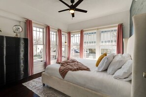 Fer et planche à repasser, lit parapluie, Wi-Fi, draps fournis