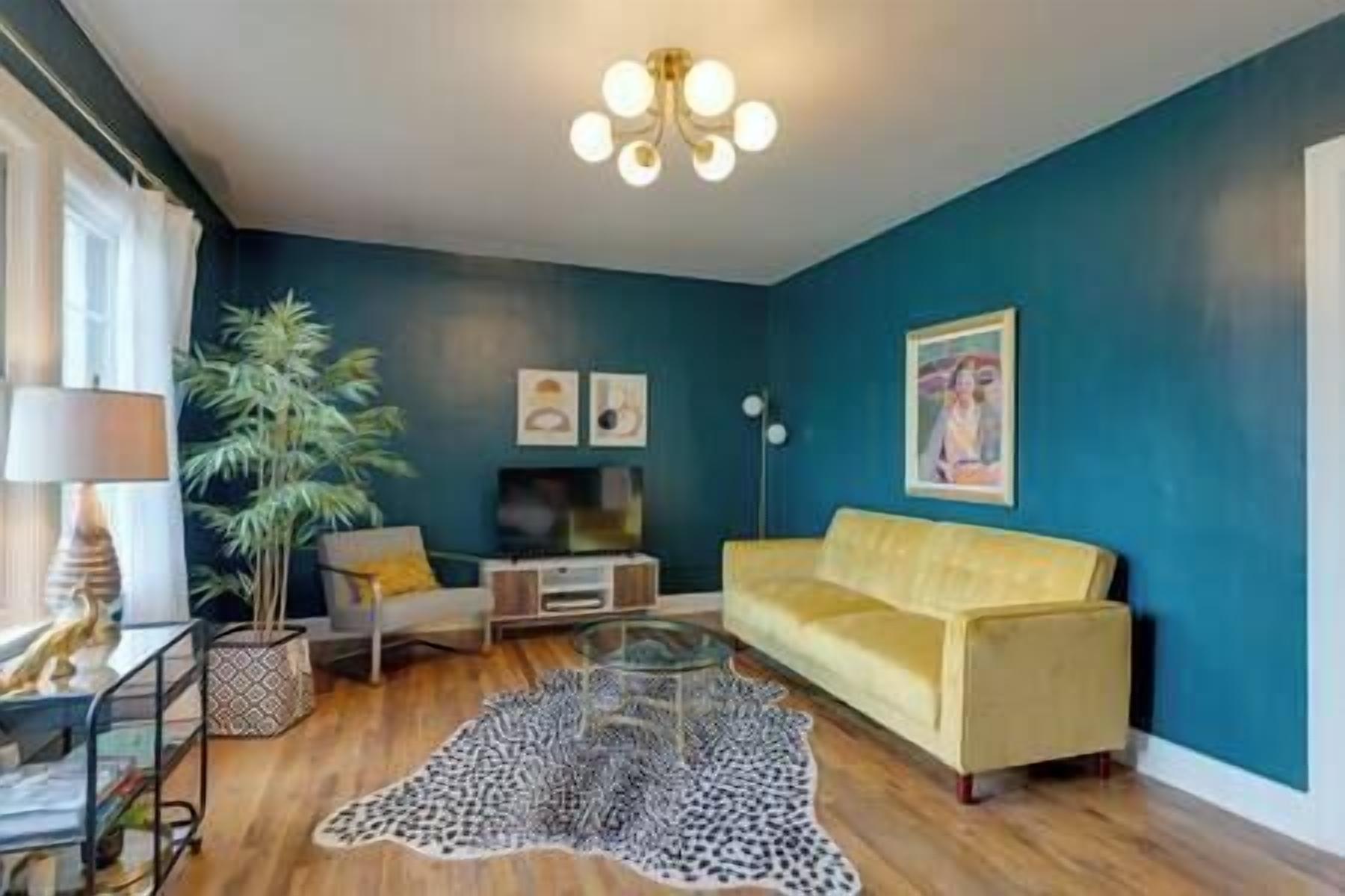 3 Units-9 beds-Close to Broadway
