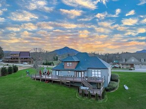 Exterior - Smokies lodge w/pool, hot tub & game room (Pigeon Forge)