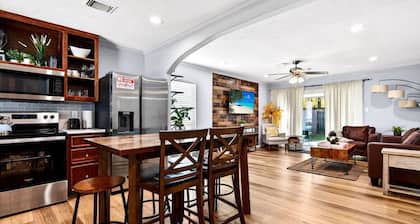 Woodlands Escape: Come to Relax.