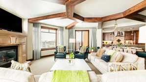 Smart TV, fireplace, DVD player - Luxury Amenities in Canyons!  Ski-in/Ski-out, Amenities, In-room dining (Park City)