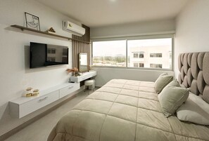 Tabla de planchar con plancha, wifi y ropa de cama 