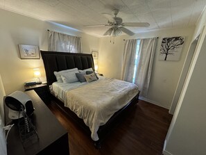 2 bedrooms, WiFi, bed sheets - Cozy Retreat in Geronimo w/ 2 BD (Seguin)