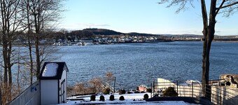 Cozy 1-bedroom apartment, water views in wonderful New Haven with WiFi, AC