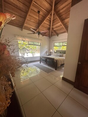 4 bedrooms, WiFi, bed sheets