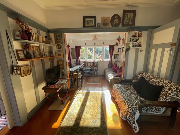 Living area - Peaceful and close to everything that matters in this centrally located home. (Waiheke Island)