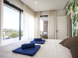 4 Schlafzimmer, Schreibtisch, Bügeleisen/Bügelbrett, WLAN