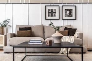 TV - Oeste - 2 bedrooms in Chueca (Madrid)