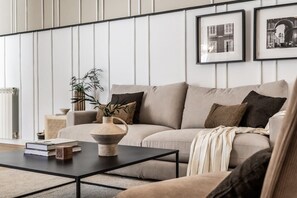 TV - Oeste - 2 bedrooms in Chueca (Madrid)