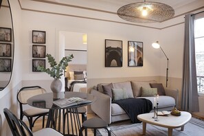 TV - Ternes - 1 chambre à Ternes (Paris)