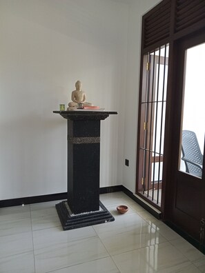 Interior - Madiha/Kambuugamuwa-Sri lanka-luxury House-Tropical Travelogue ltd (Kambuugamuwa)