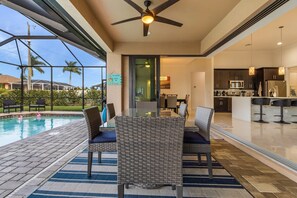 Outdoor dining - Great Location, Close to Golf, Heated Pool - Villa Greenside Getaway - Roelens (Cape Coral)