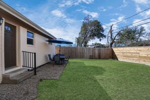 Outdoor dining - Family Friendly - Clean & Spacious, Near Downtown NRG/Med CTR (Houston)