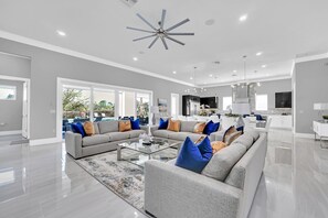 TV, video games, foosball - Revive at Reunion - Modern Villa w/ heater POOL & Games (Kissimmee)