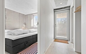 3 bedrooms, free WiFi - Amazing home in Grenaa with kitchen (Grenaa)