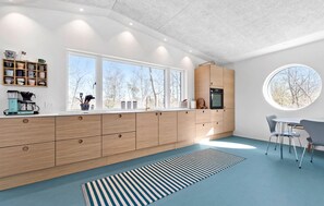 Fridge, dishwasher, coffee/tea maker - Amazing home in Grenaa with kitchen (Grenaa)