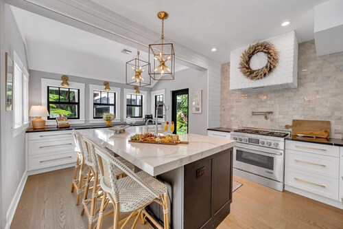 Historical Residence / Heated Pool / Beach Proximity / Heron Key / RESlDENCES