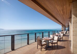 Outdoor dining - Beach front large estate  (Malibu)