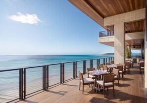 Outdoor dining - Beach front large estate  (Malibu)