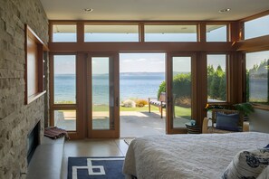 Room - Beach front large estate  (Malibu)