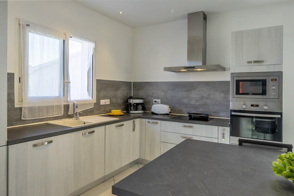 冰箱、微波炉、烤箱、炉灶